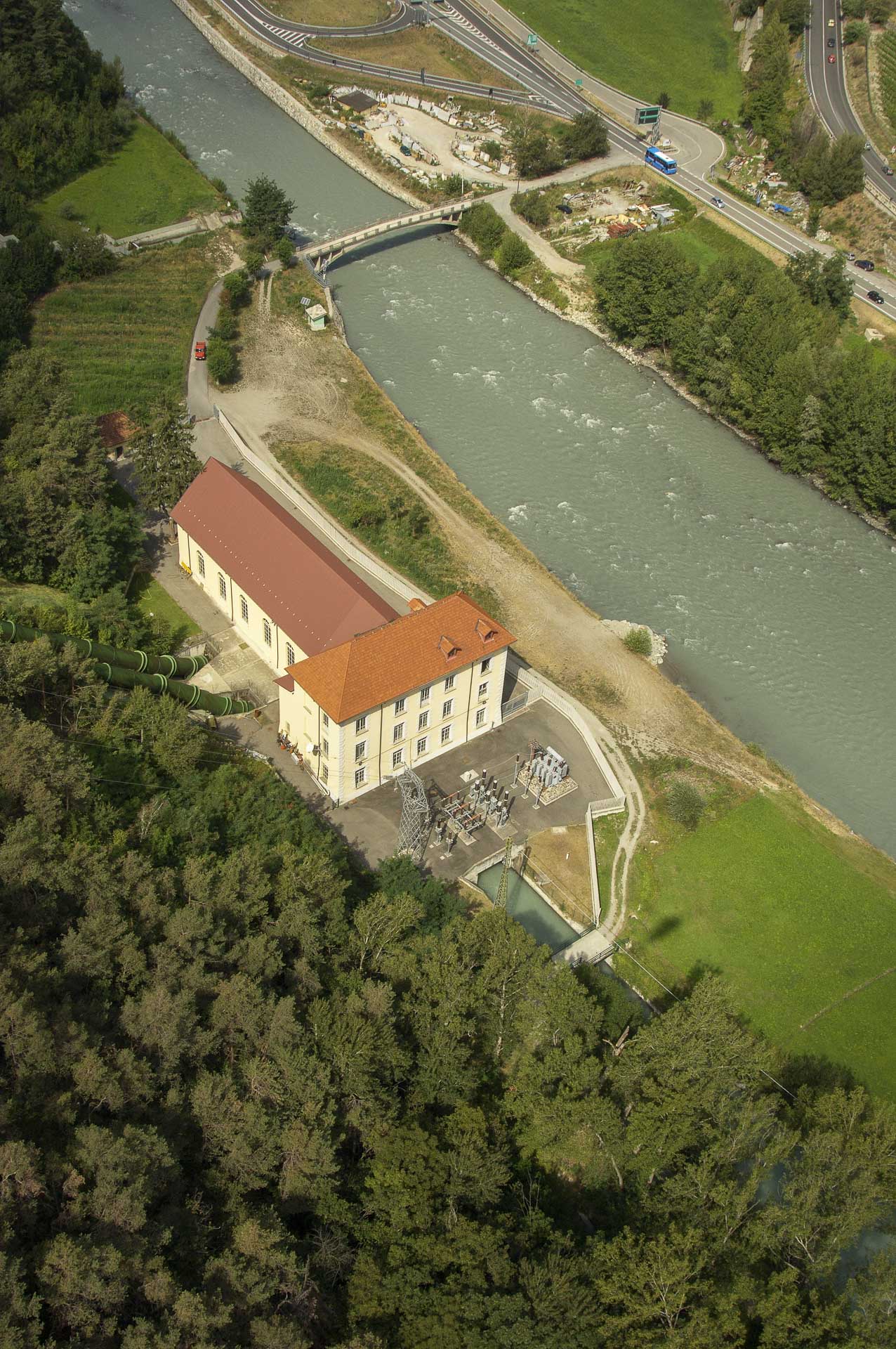 Centrale idroelettrica produzione energia rinnovabile Gruppo CVA in Aymavilles