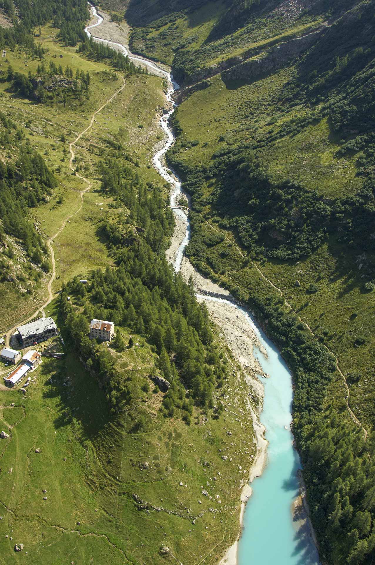 Diga di Place Moulin Impianto per energia idroelettrica rinnovabile Gruppo CVA